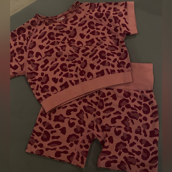 Seamless Active Set - Picture 1 of 4